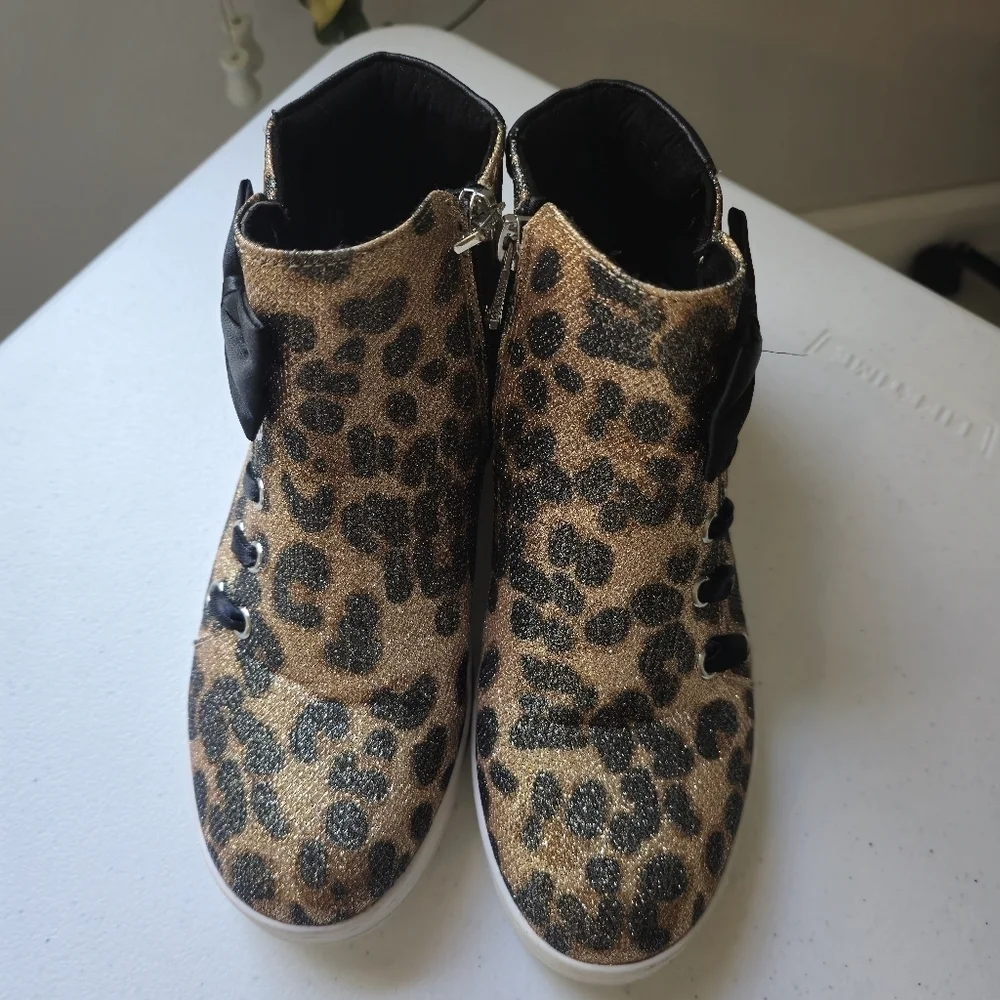 Kenneth Cole reaction leopard sneakers kids size 4